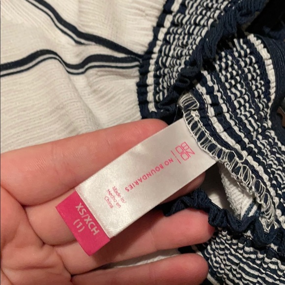 Off the shoulder Blouse - Picture 3 of 3